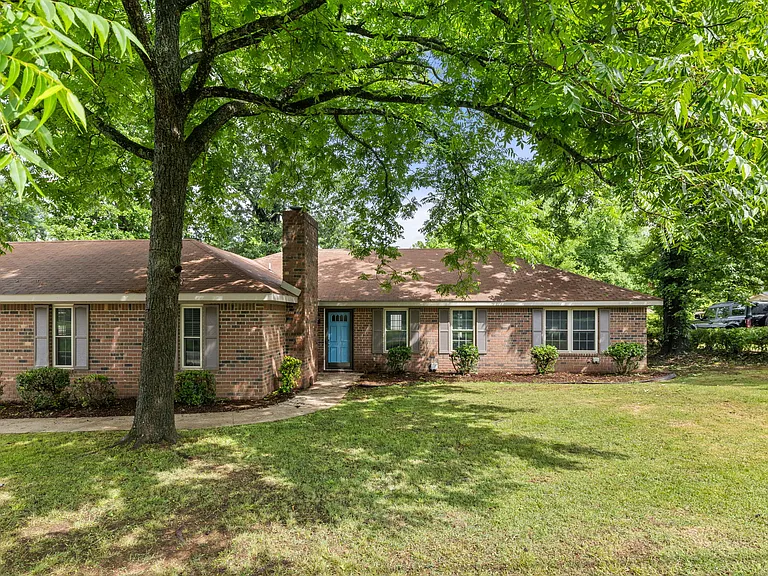 1618 Chisholm Rd — Photo 1