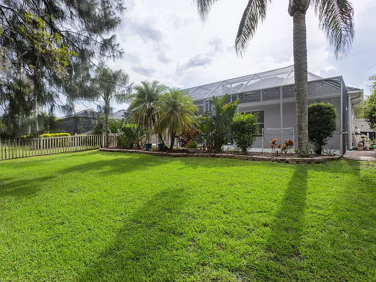 11329 Minaret Dr — Photo 24