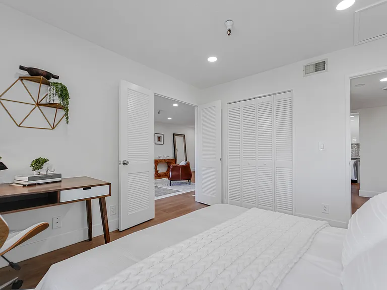 2111 Latham St #307 — Photo 47