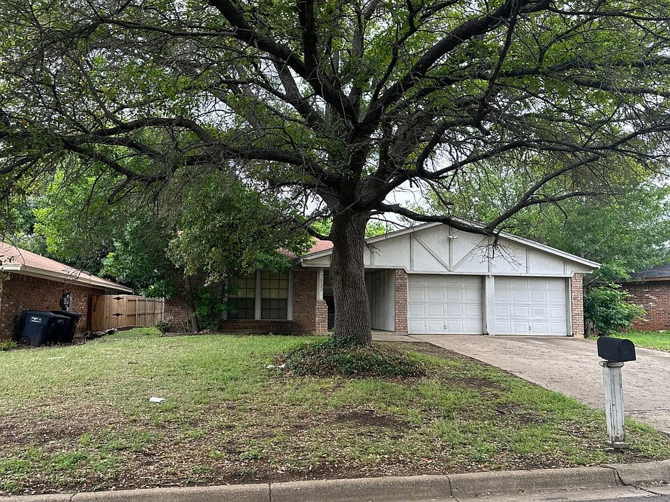1st image of 3833 Blue Grass Ln