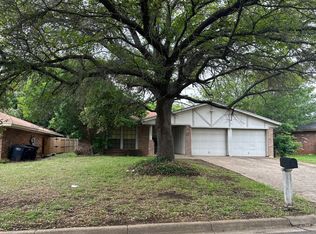 3833 Blue Grass Ln, Fort Worth, TX 76133