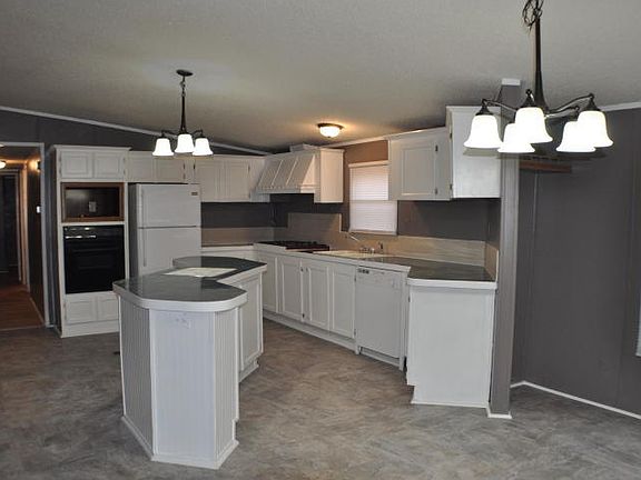 3rd image of 1041 Apoxsee Cir