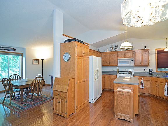 4th image of 176 Appaloosa Ct