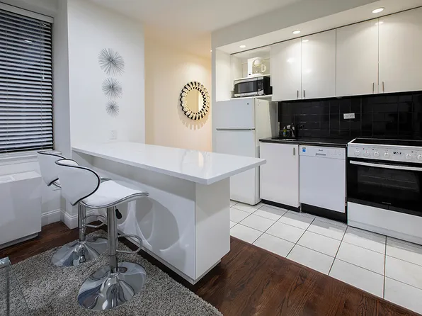 150 West 51st Street image 3 of 9