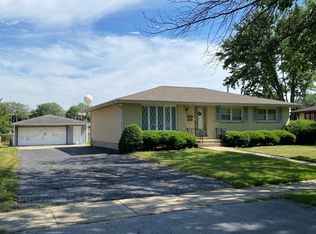 455 Dee Ln, Roselle, IL 60172