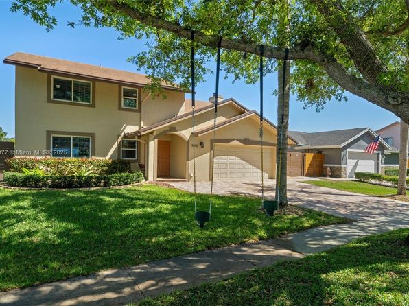 4890 SW 104th Ave, Cooper City, FL 33328