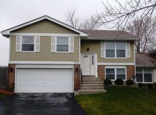 2428 Royal Dr, Lombard, IL 60148