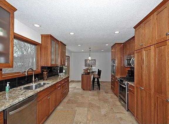 2nd image of 140 Carriage Ln