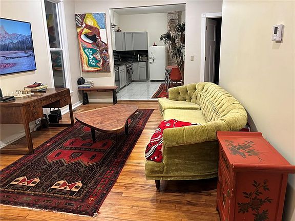 2nd image of 808 W 29th St