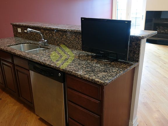 4th image of 2338 W Morse Ave #4B
