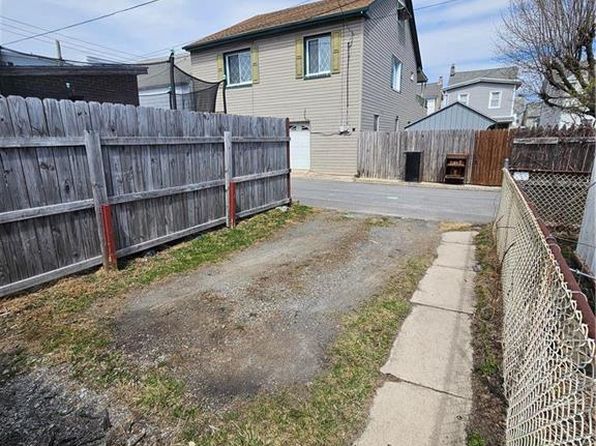 110 E White St, Summit Hill, PA 18250