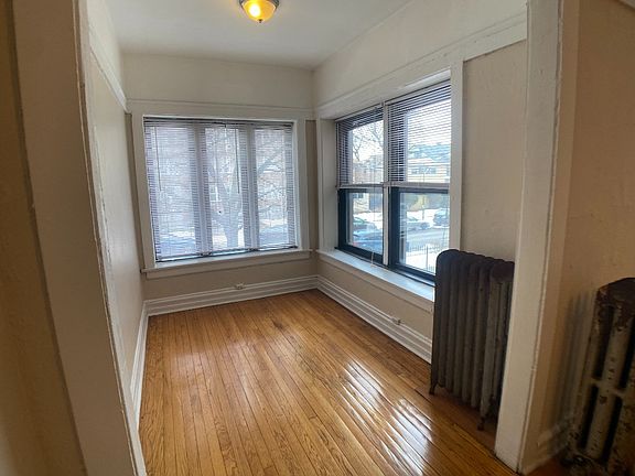 4th image of 7455 N Greenview Ave #2