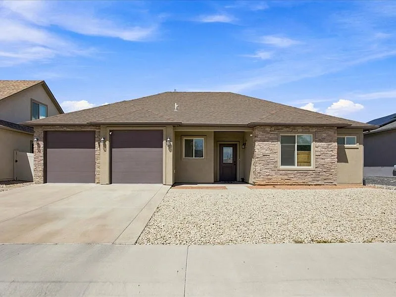 3 bed, 2.5 bath, 1338 sqft, $2,600 — Photo 3