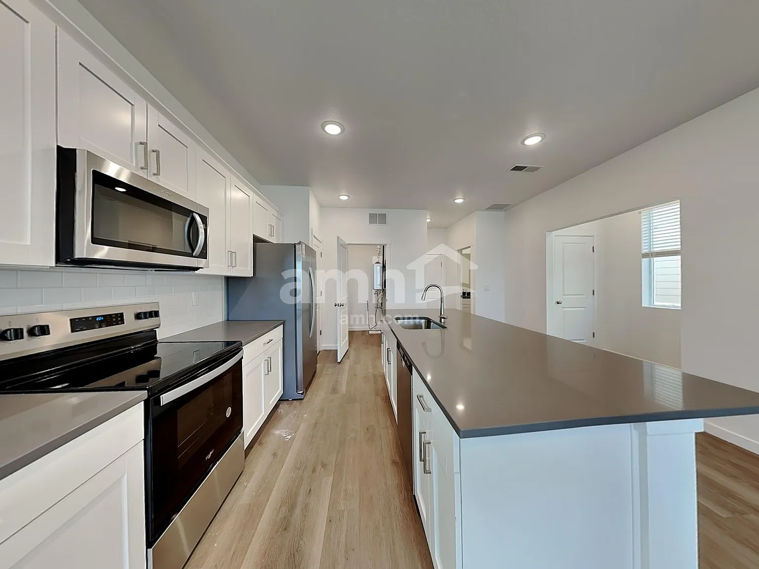 3 bed, 2.5 bath, 1730 sqft, $2,730 — Photo 3