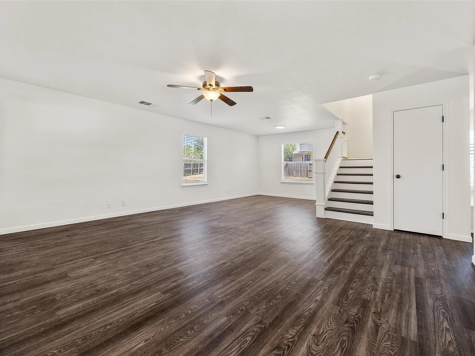 3 bed, 2.5 bath, 1746 sqft, $1,995 — Photo 3
