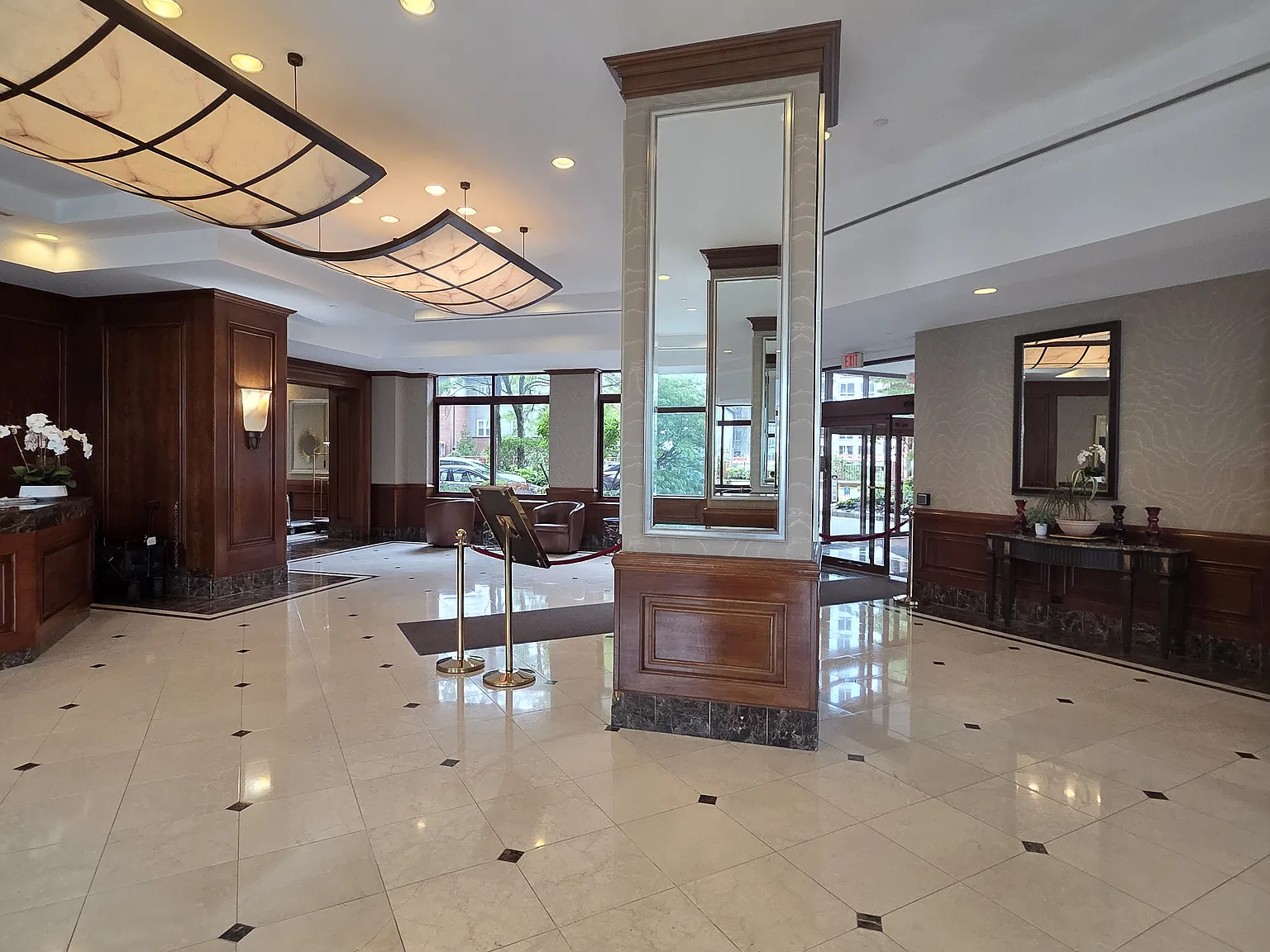3 bed, 1824 sqft, $5,300 — Photo 3