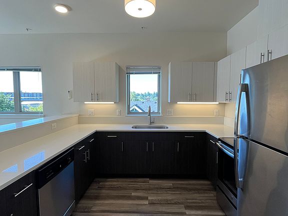 4th image of 1736 NE 45th Ave #301