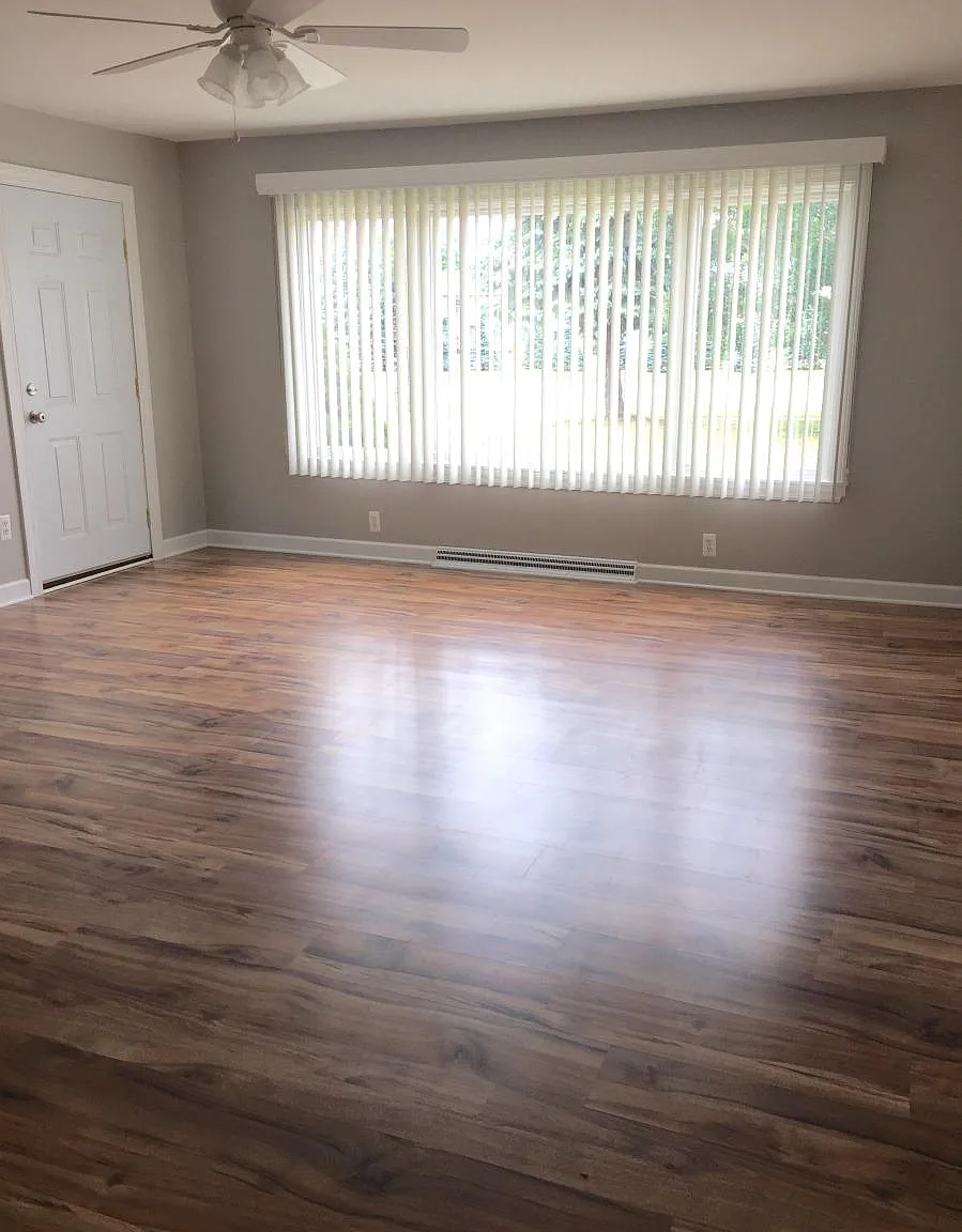 3 bed, 1.5 bath, 1500 sqft, $2,300 — Photo 2