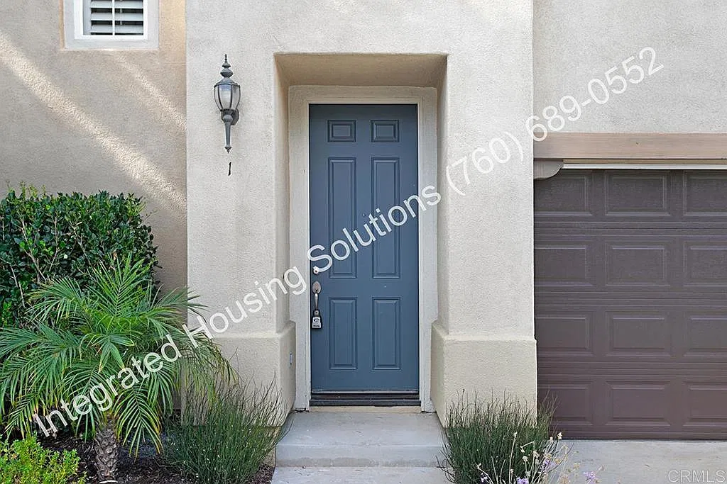 2 bed, 2.0 bath, 1026 sqft, $3,200 — Photo 2