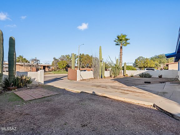 3rd image of 265 W Calle Antonia