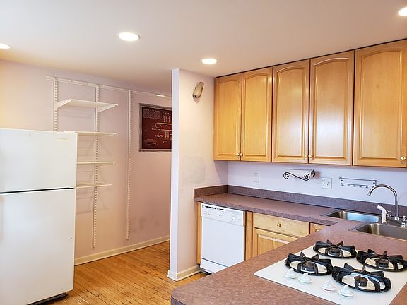 3rd image of 1910 W Chase Ave #304