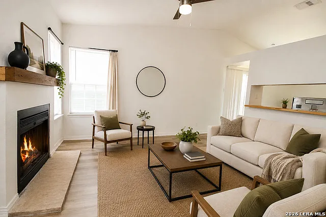 3 bed, 2.0 bath, 1344 sqft, $1,375 — Photo 3