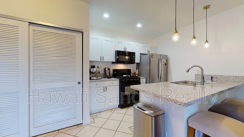 2 bed, 2.0 bath, 810 sqft, $3,000 — Photo 2
