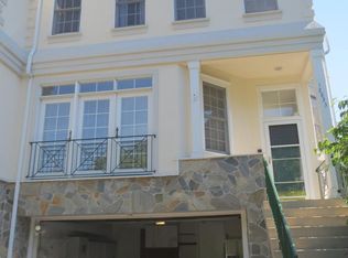12833 Dogwood Hills Ln, Fairfax, VA 22033