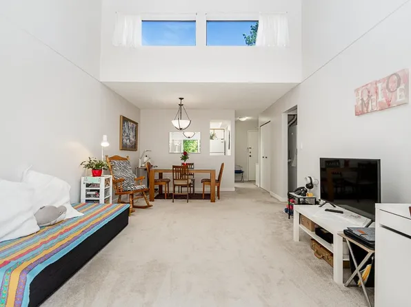 3420 Bell Ave #301, Burnaby, BC V3J 1M7
