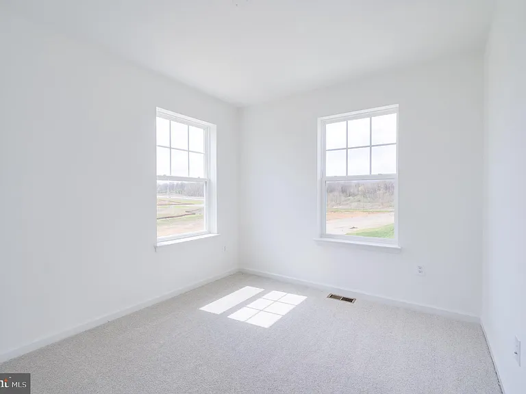 519 Fontana Cir — Photo 28
