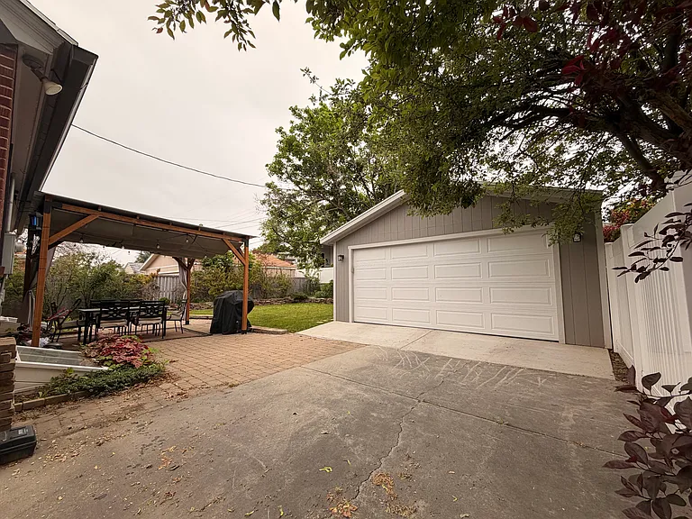1869 E Bryan Ave — Photo 19