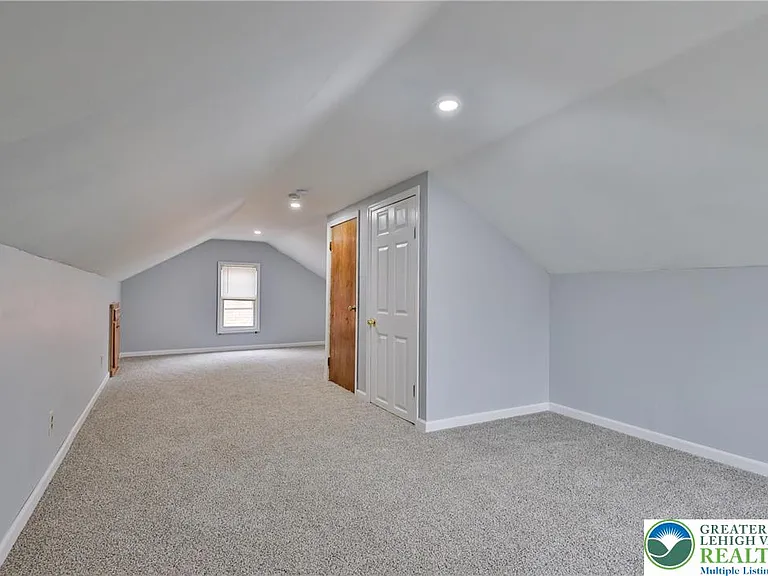 336 E Market St — Photo 19