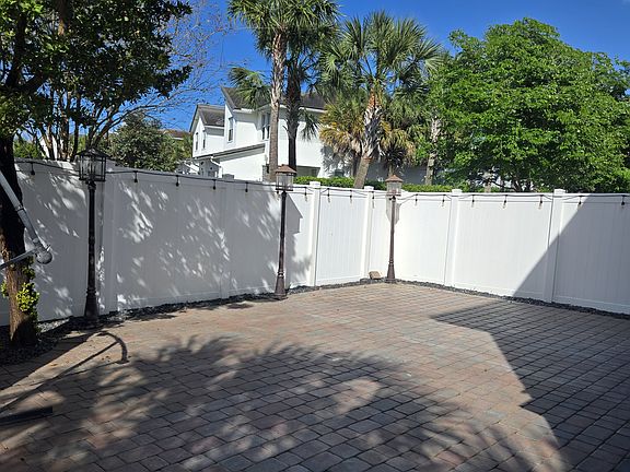 5th image of 1067 Rio Ct