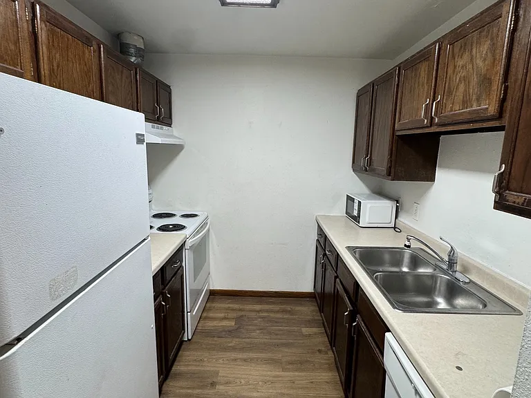 1510 E Gateway Cir S — Photo 2