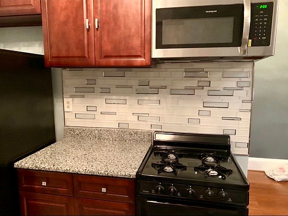 3rd image of 143 Delphine St Floor 2