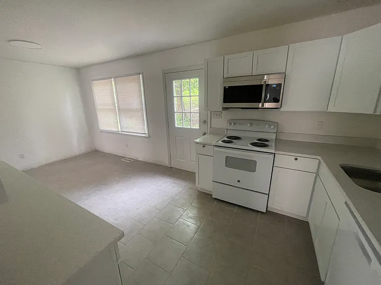 712 Troy Trl — Photo 5