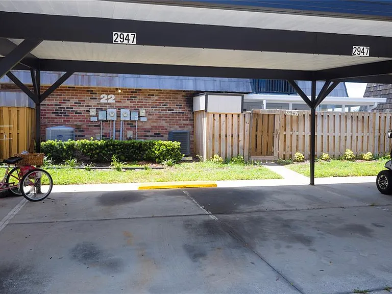 2947 Poplar Ave — Photo 45