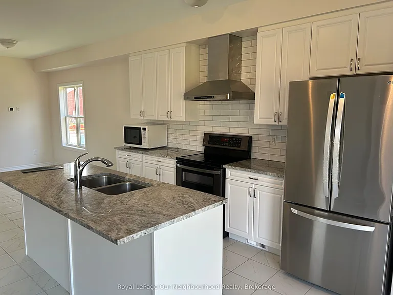 484 Joseph Gale St — Photo 4