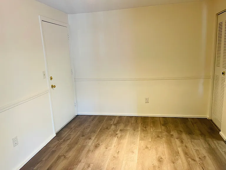 127 English Village Rd — Photo 9