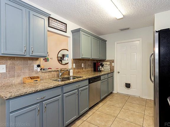 5th image of 22 Red Birch Ln