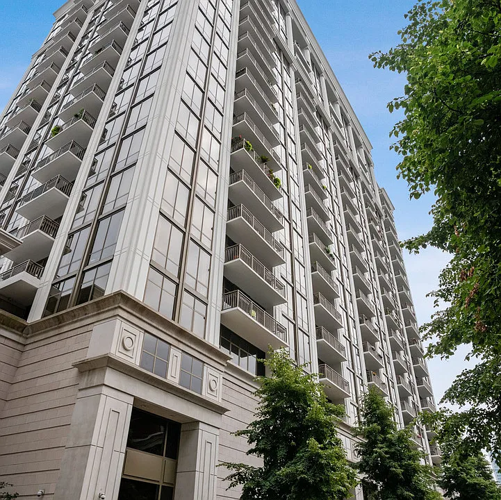 1335 S Prairie Ave #1409