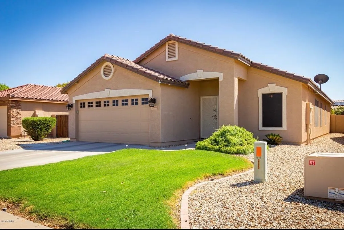 3 bed, 1756 sqft, $1,995 — Photo 1