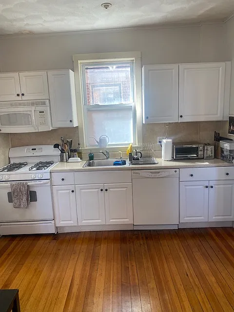 2 bed, 900 sqft, $2,495 — Photo 1
