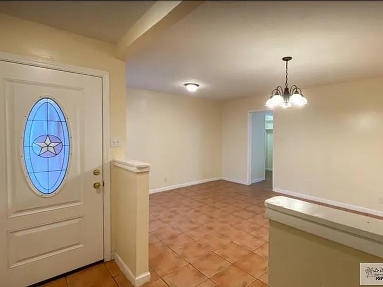 55 Alberta Dr — Photo 3