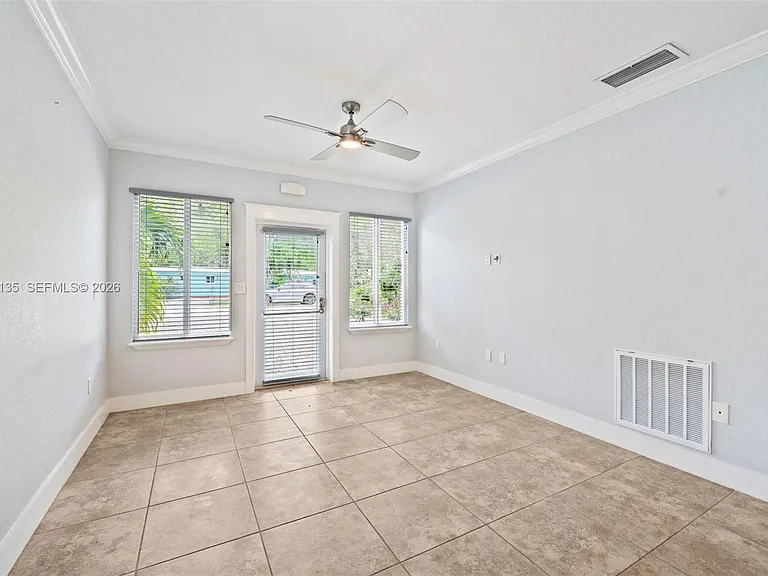4 Transylvania Ave — Photo 6