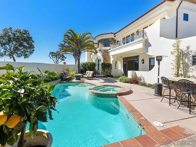 555 Ocean Blvd — Photo 32