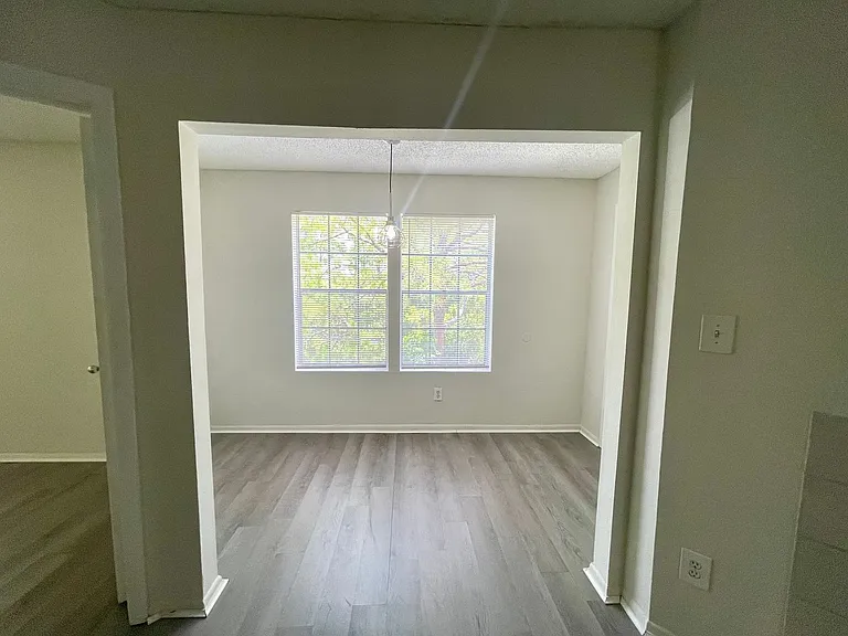 199 Afton Sq — Photo 12