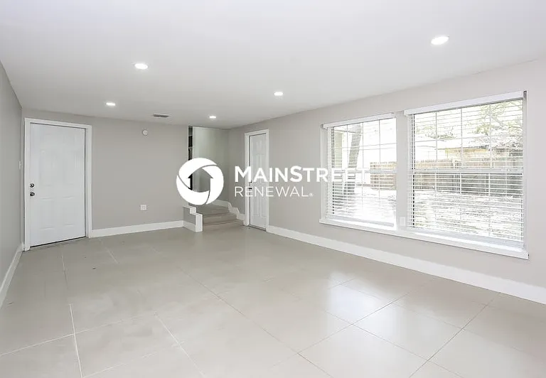 9064 Polk Ave — Photo 5