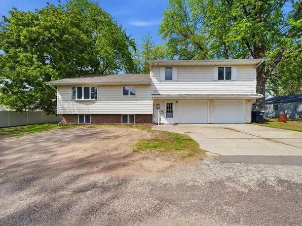 1315 Prince St, Pekin, IL 61554