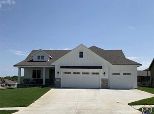 5725 SW 55th St, Topeka, KS 66610